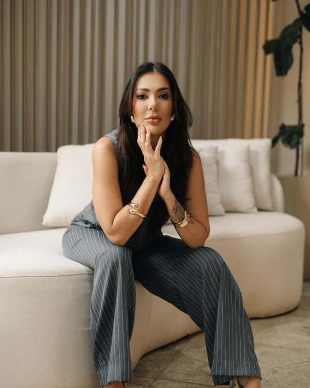 Dra. Nathália Dabés — Farmacêutica Esteta